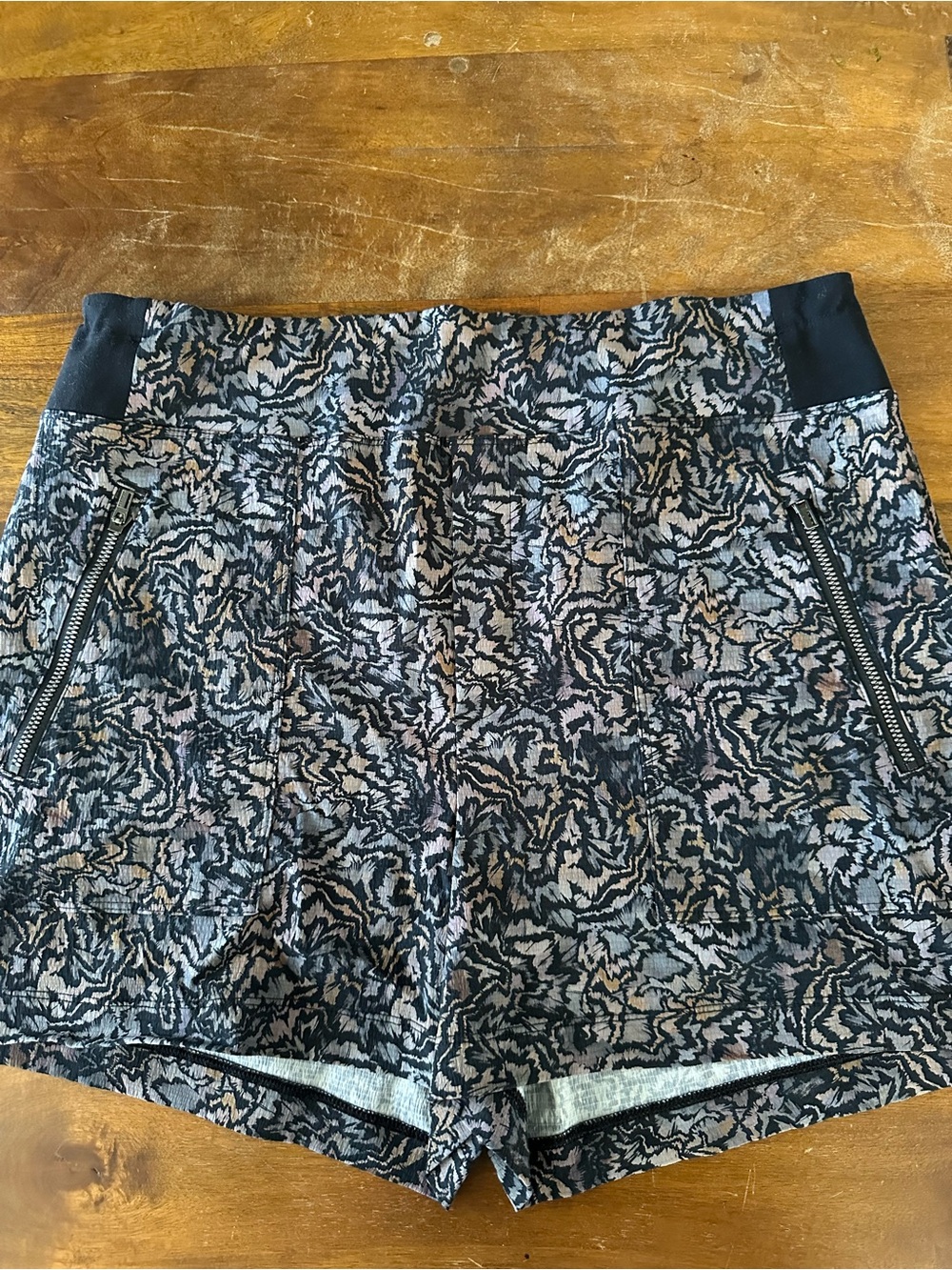 Athleta‎ Women's Trekkie North Patterned Pull-On Athletic Hiking Shorts size 10